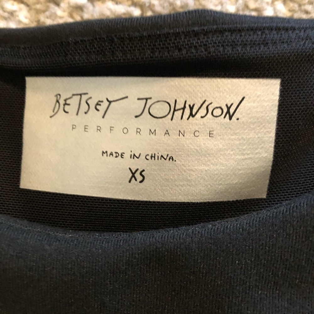 Betsy Johnson 👏🏼 NWT/ Performace, crop, size XS - Picture 3 of 9